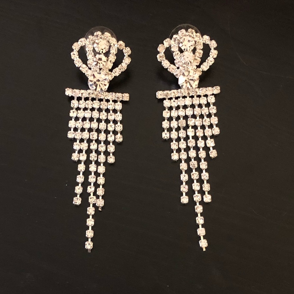 Gorgeous Regal Silver Dangle Earrings